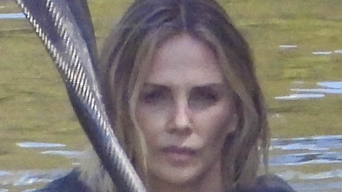 alert-–-charlize-theron-paddles-a-kayak-while-shooting-scenes-for-new-netflix-thriller-in-australia