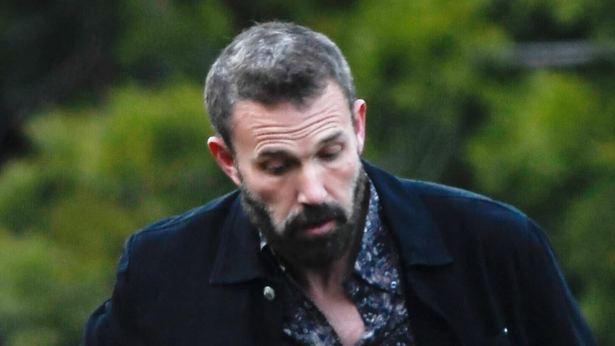 alert-–-ben-affleck,-52,-flashes-gray-hair-when-in-a-dog-park-with-his-son-before-big-update-on-jennifer-lopez-divorce