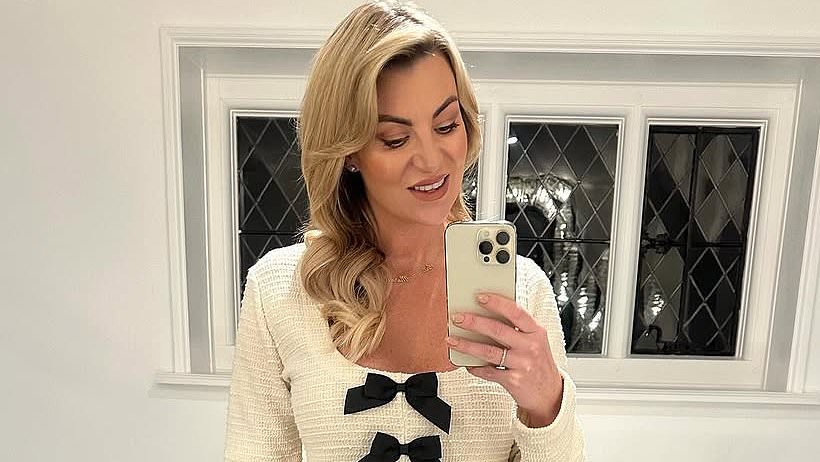 alert-–-billi-mucklow-shows-ex-andy-carroll-what-he’s-missing-as-she-looks-incredible-for-night-on-the-town-–-and-gives-a-peek-inside-her-home