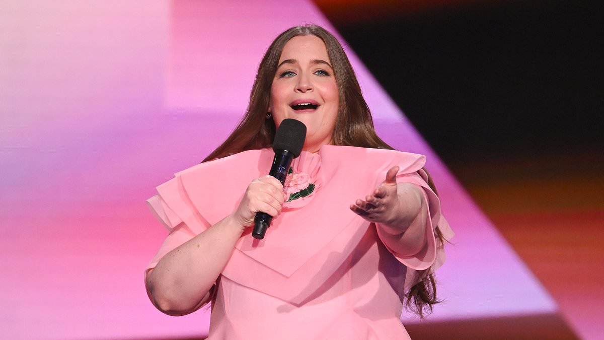 alert-–-aidy-bryant-jokes-about-cut-snl-sketch-with-kieran-culkin-during-monologue-at-independent-spirit-awards-2025