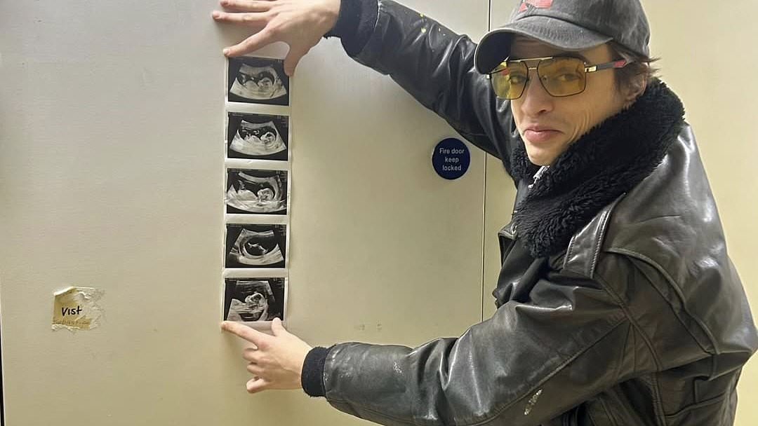 alert-–-david-bailey’s-son-sascha-announces-he’s-set-to-become-a-father-after-revealing-he-nearly-transitioned-to-be-a-woman-before-finding-love-with-tommy-robinson’s-ex-assistant