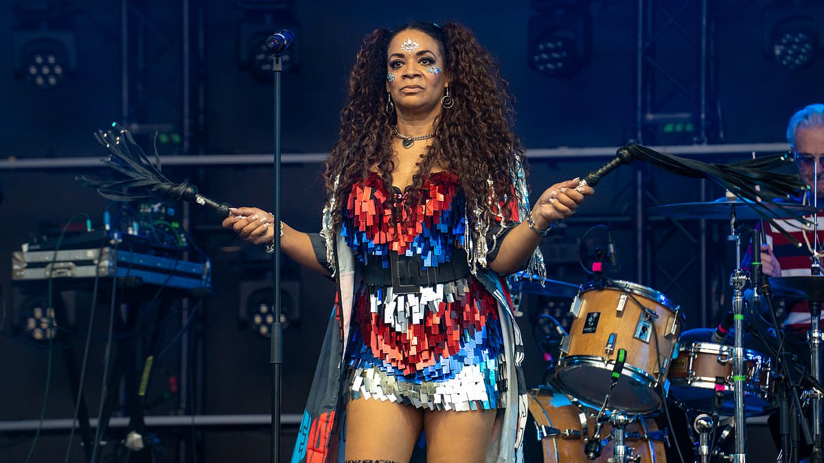 alert-–-‘shaun-ryder-punched-me’:-happy-mondays-star-rowetta-accuses-band’s-frontman-of-beating-her-up-in-furious-public-spat