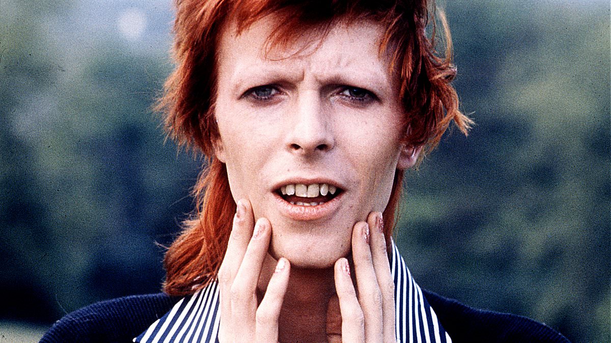 alert-–-answers-to-correspondents:-who-or-what-was-jean-genie,-who-‘lives-on-his-back’-in-the-david-bowie-song? 