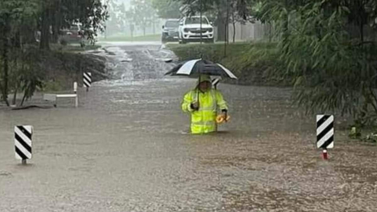 alert-–-chilling-flooding-warning-as-thousands-are-warned-to-get-out-by-midday-as-large-swathes-of-city-is-evacuated:-‘lives-at-risk’