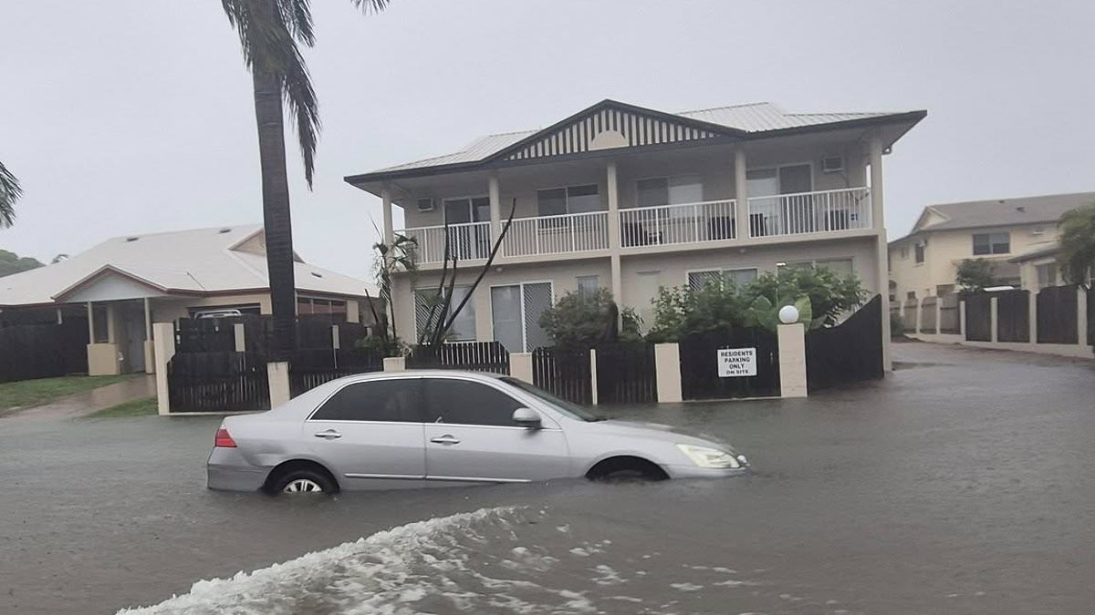 alert-–-urgent-flood-warning-as-torrential-rain-smashes-north-queensland:-‘get-as-high-as-you-can’