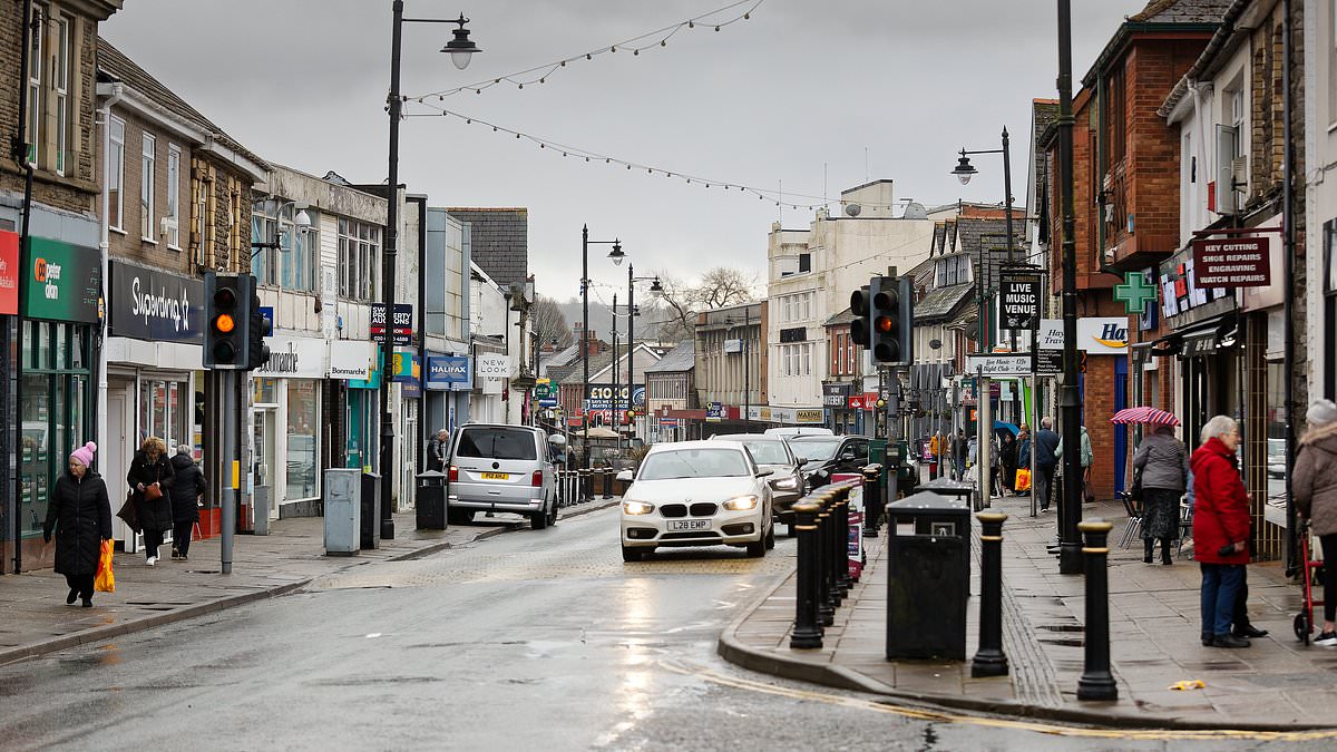 alert-–-‘it’s-worse-than-the-bronx!’-how-gangs-of-knife-wielding-yobs-are-terrorising-a-small-welsh-town-as-desperate-residents-say-‘it’s-gone-absolutely-crazy’