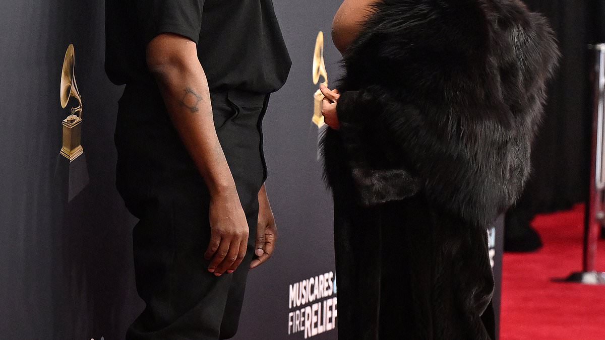 alert-–-kanye-west’s-cold-reaction-to-bianca-censori’s-naked-body-on-red-carpet-revealed-by-body-language-expert