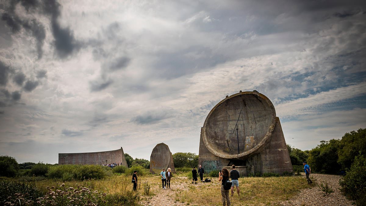 alert-–-answers-to-correspondents:-were-concrete-acoustic-ears,-built-to-capture-the-sound-of-aircraft,-effective?