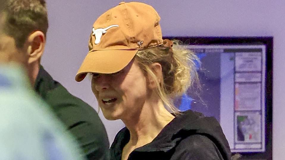 alert-–-major-hollywood-actress-goes-incognito-as-she-jets-into-sydney-ahead-of-the-australian-premiere-of-her-new-movie