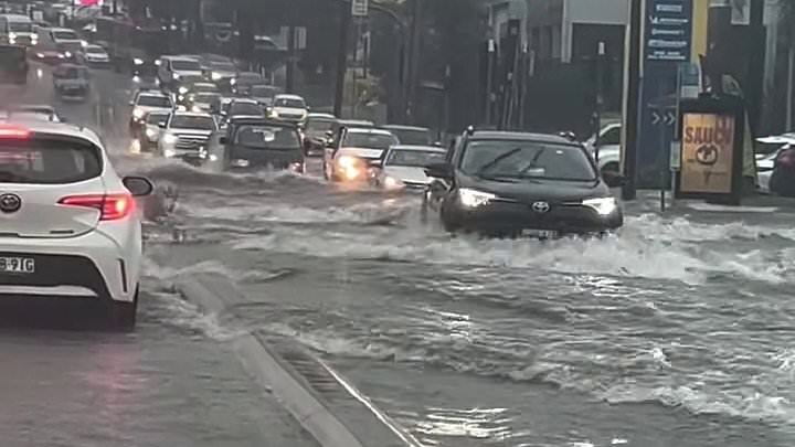 alert-–-sydney-weather:-danger-to-life-rain-bomb-strikes-–-stay-inside-warning-issued