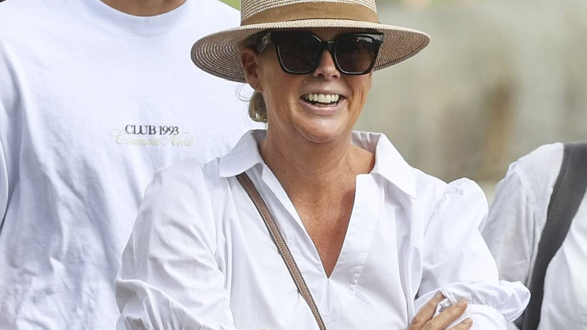 alert-–-loving-the-single-life!-samantha-armytage-beams-as-she-shows-off-her-new-look-during-leisurely-weekend-outing-after-split-from-husband-richard-lavender