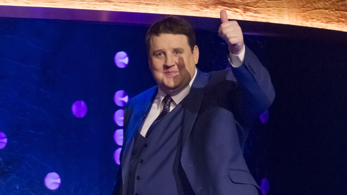 alert-–-peter-kay-meltdown:-audience-members-leave-‘chaotic’-show-after-comedian-kicked-out-one-heckler-and-aimed-lisa-riley-jibe-at-another-before-telling-‘offensive’-jokes