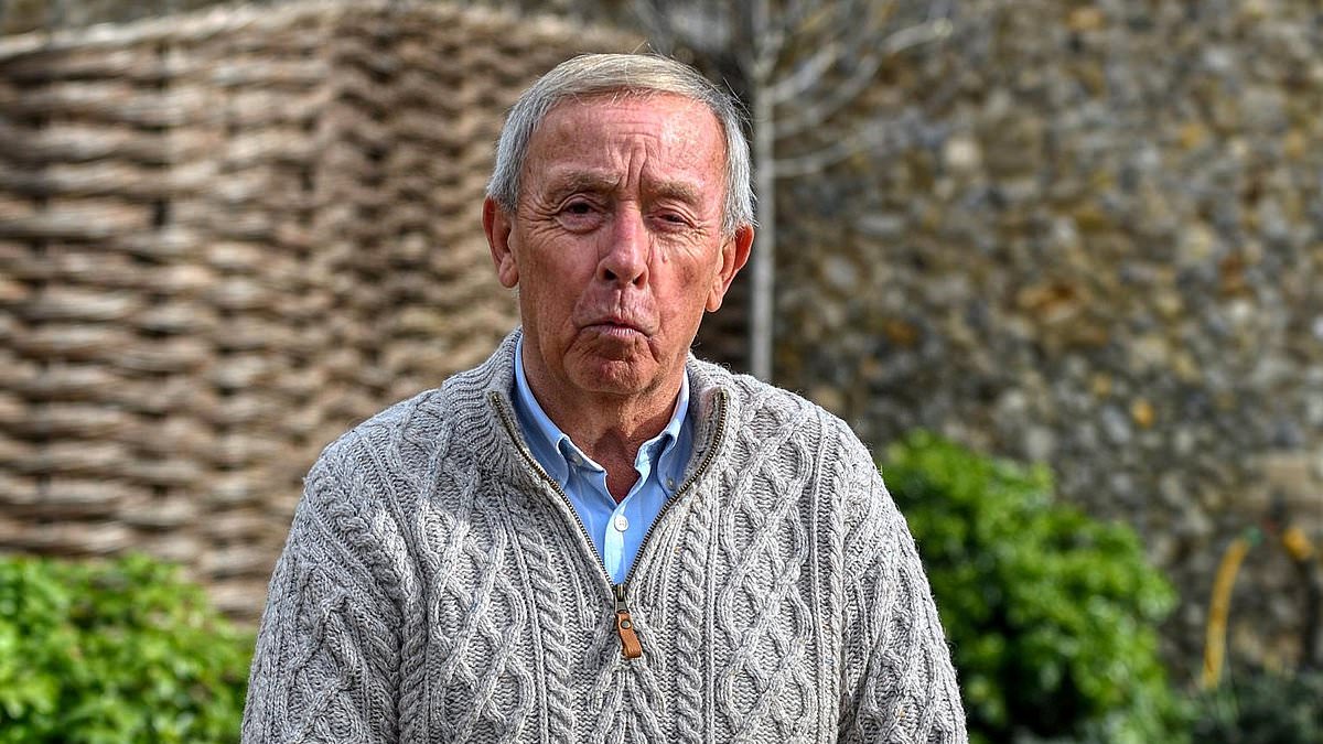 alert-–-parish-council-chairman-of-norfolk-resort-town-dubbed-‘chelsea-on-sea’-quits-after-‘witch-hunt’-when-he-said-there-was-‘genuine-hatred’-for-second-home-owning-londoners-turning-the-area-into-a-soulless-‘center-parcs’