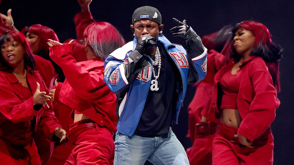 alert-–-kendrick-lamar’s-size-29-women’s-super-bowl-jeans-were-originally-meant-for-another-a-list-star