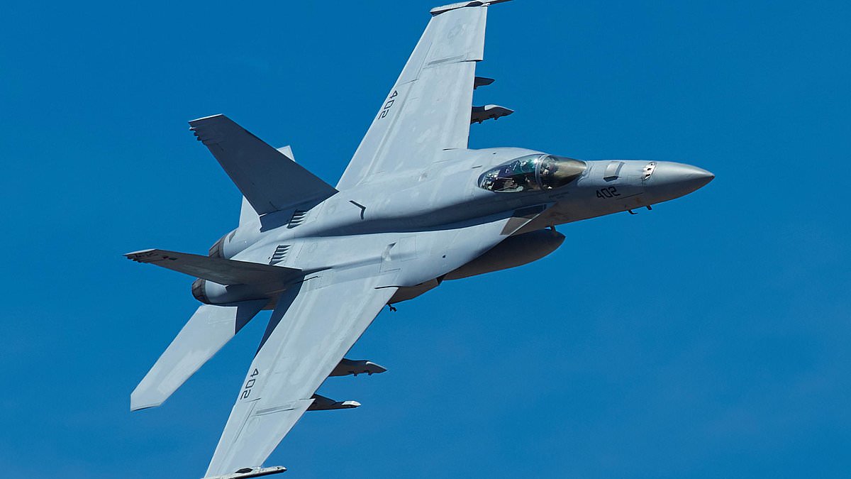 alert-–-navy-‘super-hornet’-worth-up-to-$100-million-crashes-into-san-diego-bay