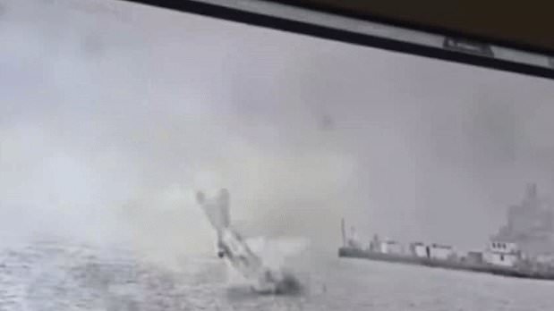 alert-–-horrifying-moment-navy-jet-nosedives-into-bay-–-as-pilots’-heroic-last-ditch-intervention-is-revealed