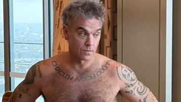 alert-–-robbie-williams-caught-in-the-nude-with-aussie-star