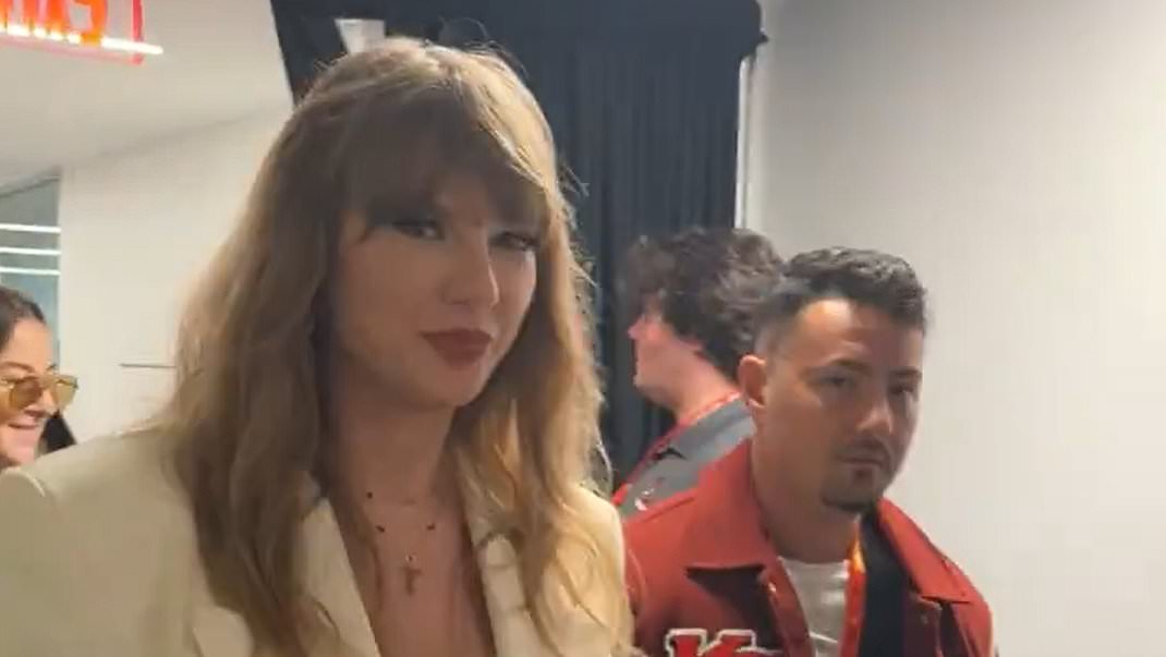 alert-–-who-is-taylor-swift’s-bodyguard?-singer-towers-over-mysterious-devoted-employee-who-went-with-her-to-toilet