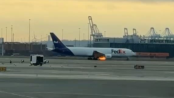 alert-–-horror-as-huge-fedex-aircraft-explodes-into-gigantic-fireball-just-moments-after-takeoff