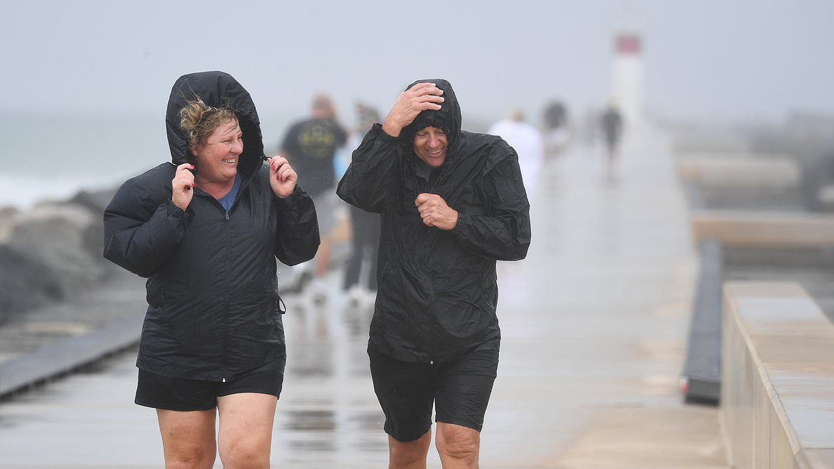 alert-–-desperate-‘get-out-now’-warning-as-cyclone-alfred-threatens-to-hammer-two-australian-states-in-weather-phenomenon-that-hasn’t-been-seen-for-more-than-three-decades