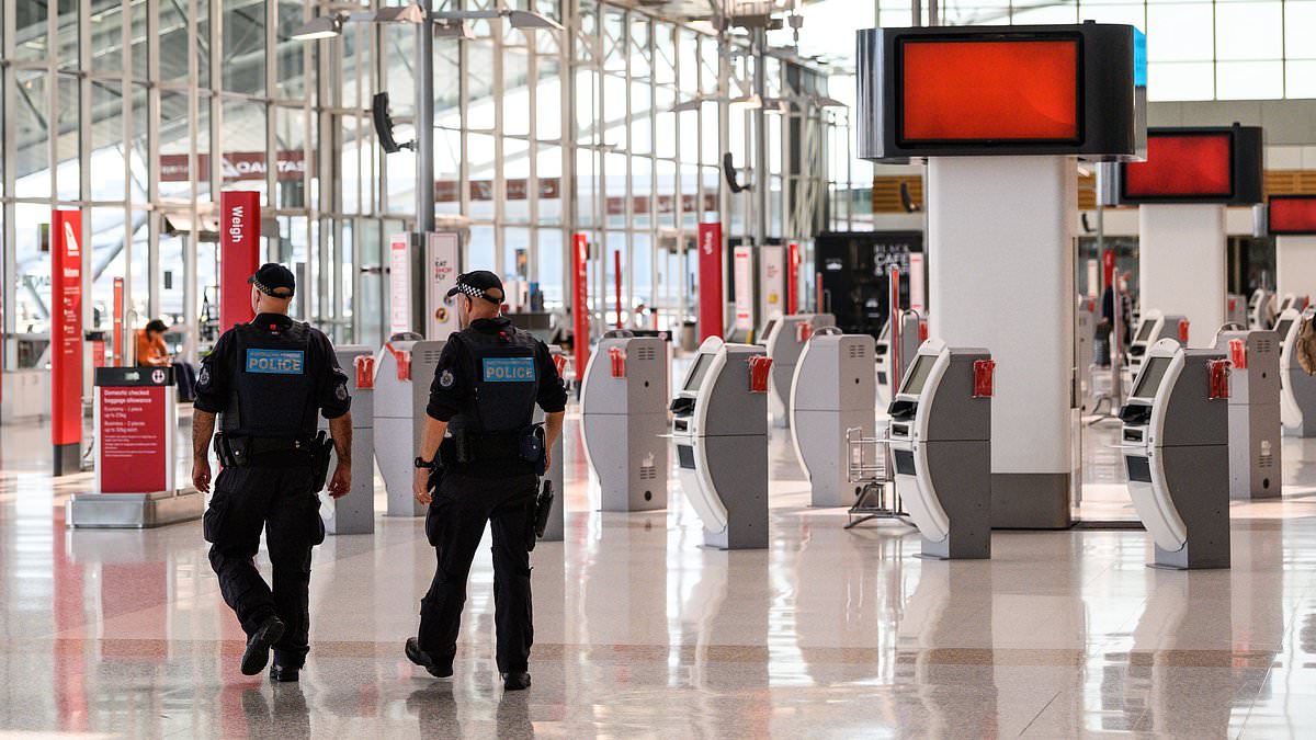 alert-–-armed-man-is-arrested-in-dramatic-scenes-at-avalon-airport-after-trying-to-board-a-jetstar-flight