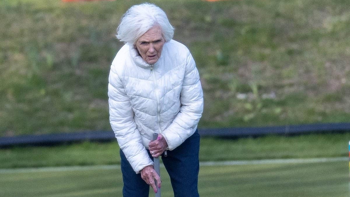 alert-–-dame-mary-berry-is-a-picture-of-concentration-as-she-takes-a-swing-at-croquet-just-four-years-after-former-bake-off-star-broke-her-hip