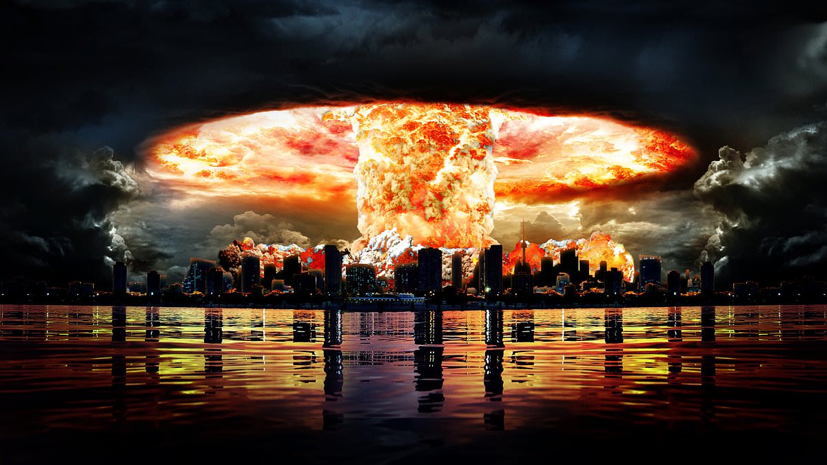 alert-–-trump’s-‘monster-nuke’:-how-america’s-deadliest-weapon-would-obliterate-enemies’-capital-cities-with-1.2-megatonne-payload-–-as-donald-warns-armageddon-‘could-happen-tomorrow’