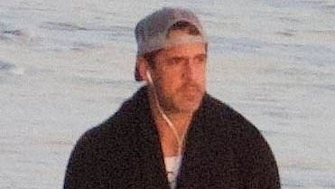 alert-–-downcast-aaron-rodgers-looks-to-the-ocean-for-answers-as-he-faces-toughest-call-of-his-life