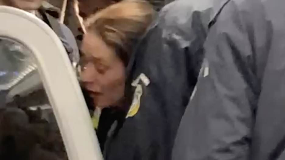 alert-–-‘drunk’-wizz-air-passenger-on-uk-flight-to-egypt-faces-15,000-bill-after-pilot-had-to-make-an-emergency-landing-when-she-started-swearing-and-arguing-with-cabin-crew