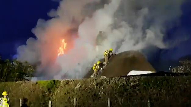 alert-–-grade-ii-listed-200-year-old-thatched-cottage-burnt-to-the-ground-in-enormous-fire