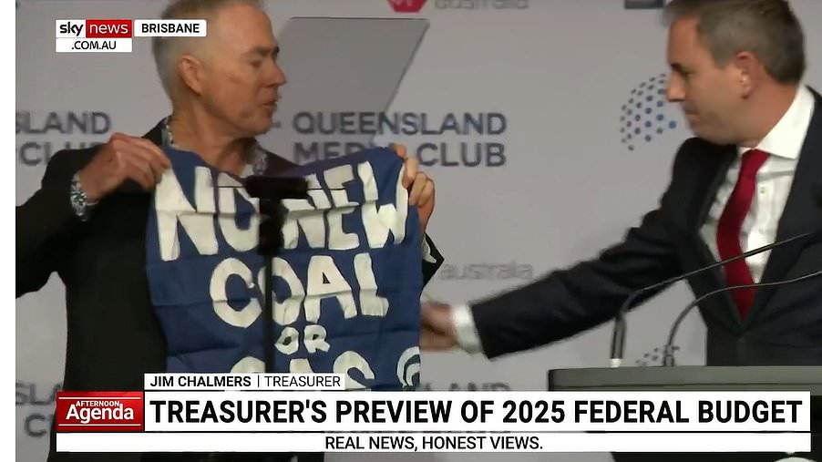 alert-–-dramatic-moment-coal-protestors-storm-the-stage-to-confront-treasurer-jim-chalmers-twice-as-they-silence-his-keynote-speech