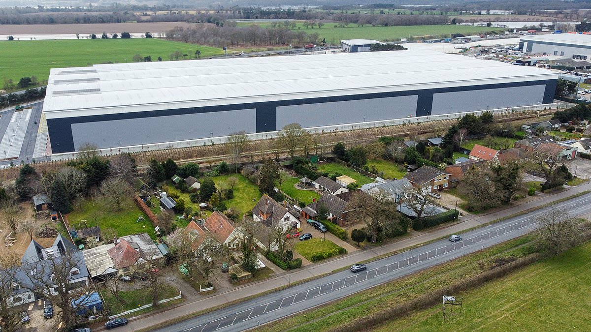 alert-–-our-homes-have-been-ruined-by-monstrous-1,000ft-mega-shed-that-has-replaced-the-scenic-views-at-the-end-of-our-lawns