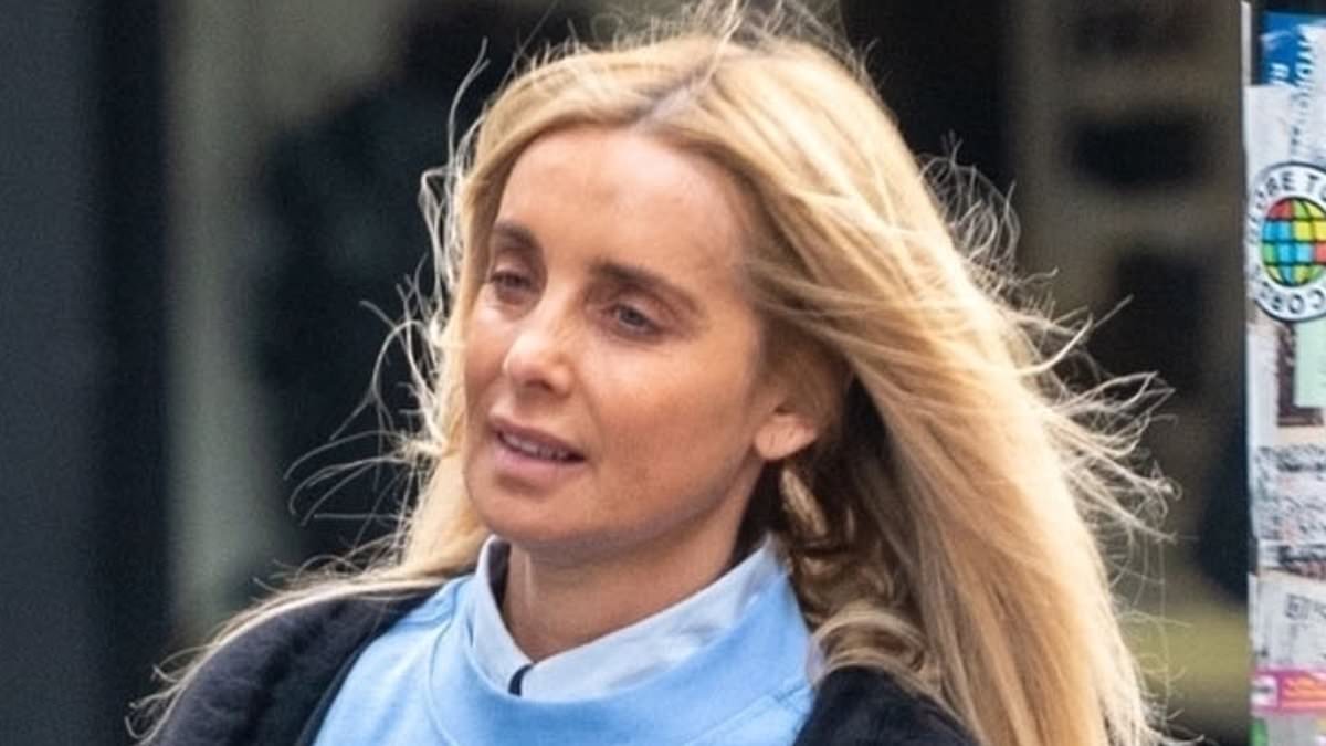 alert-–-louise-redknapp-looks-effortlessly-stylish-in-oversized-blue-sweatshirt-and-denim-while-shopping-with-son-charley-in-london