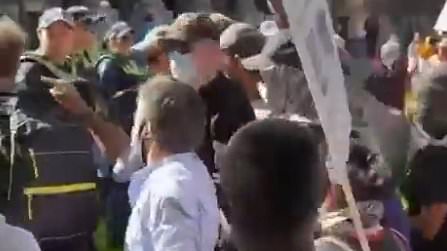 alert-–-wild-moment-pro-palestine-protester-hurls-disgusting-insult-at-cop-at-melbourne-rally