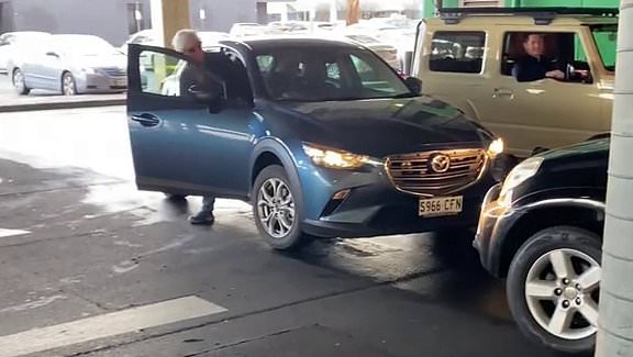 alert-–-‘battle-of-the-karens’:-unbelievable-footage-captures-the-moment-two-women-became-locked-in-a-tense-carpark-face-off