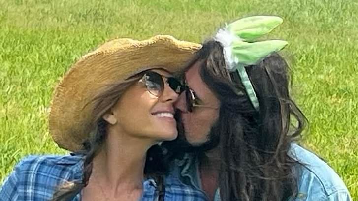 alert-–-elizabeth-hurley-and-billy-ray-cyrus’-wild-and-headline-hitting-relationship-histories-as-they-debut-shocking-new-romance-together-with-pda-filled-snap