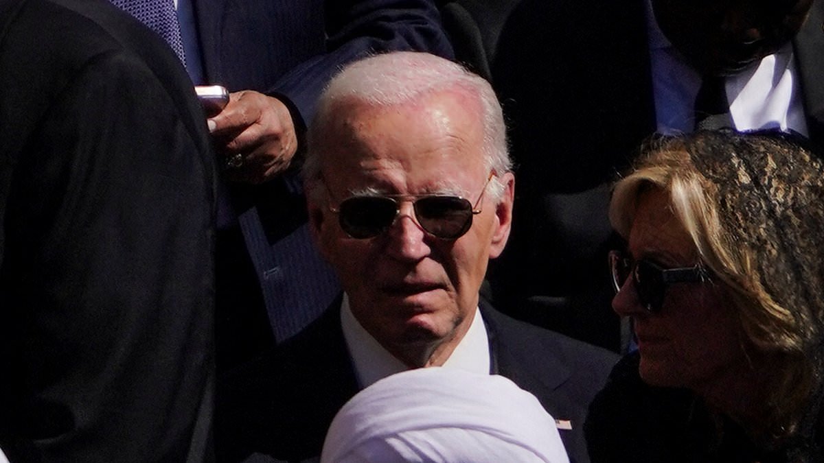 alert-–-body-language-expert-reveals-the-‘near-obsessive-desire’-behind-biden’s-stare-at-trump-during-pope-francis’-funeral