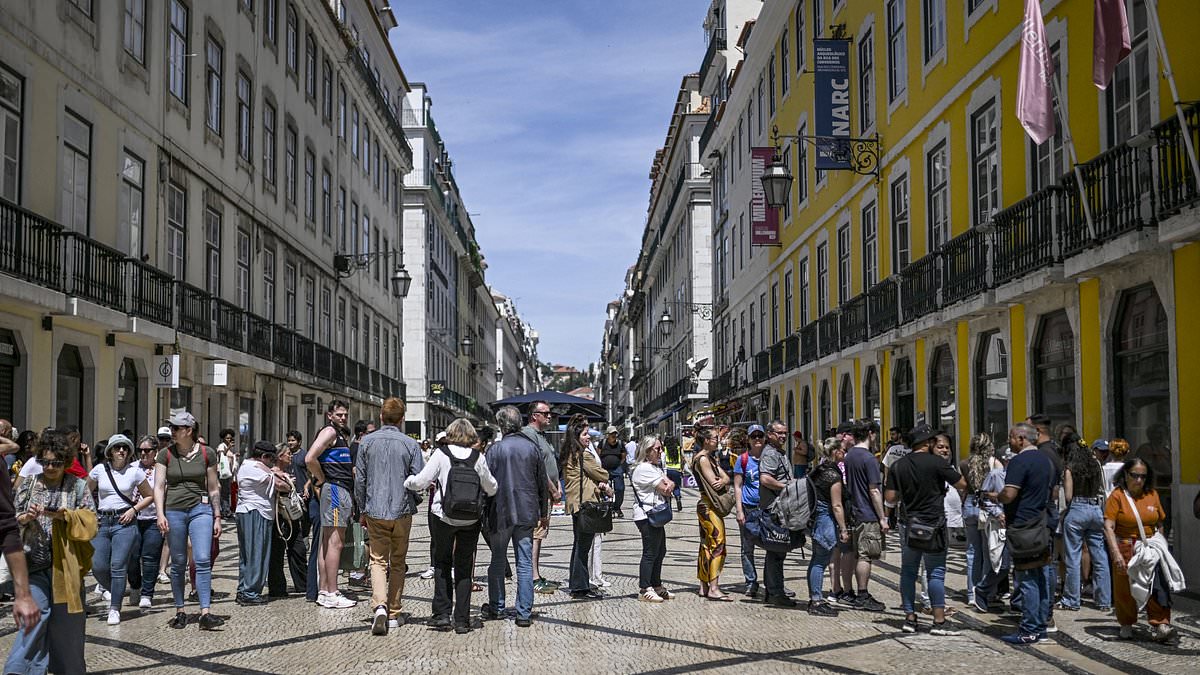 alert-–-panic-buying-sweeps-blackout-hit-spain-and-portugal-as-shelves-are-emptied,-huge-queues-form-at-petrol-stations-and-cash-points-and-air-passengers-face-huge-delays-–-with-officials-warning-of-days-more-chaos