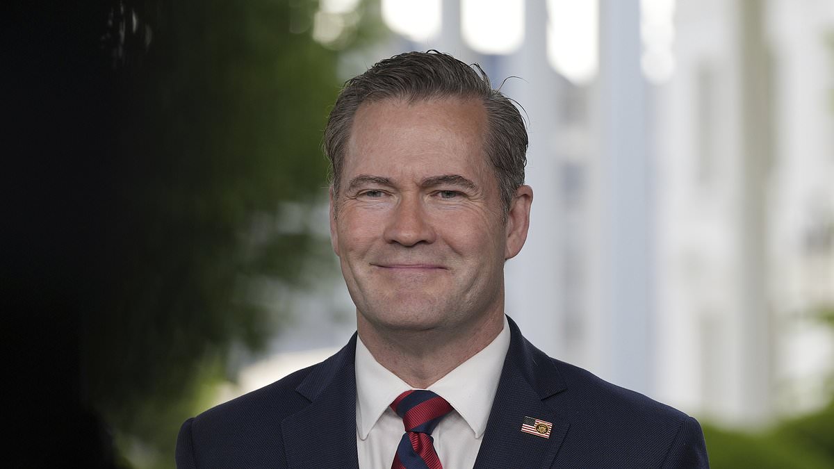 alert-–-trump-makes-shock-u-turn-as-he-appoints-ousted-adviser-to-top-new-position