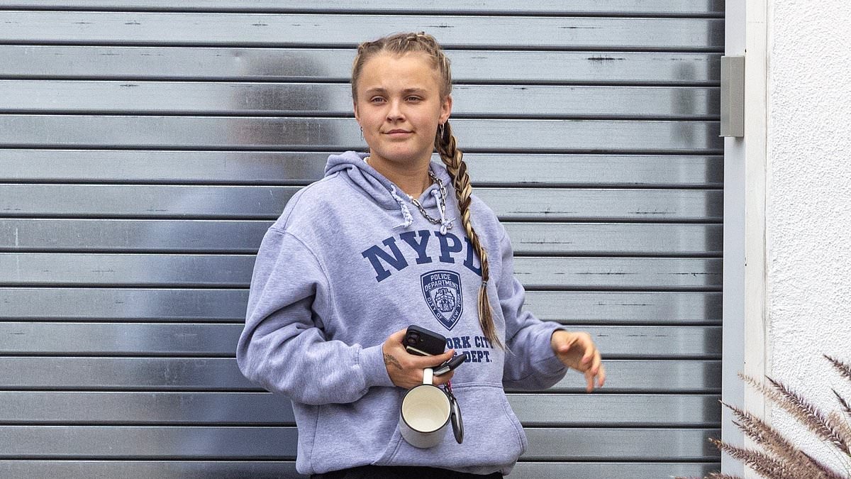 alert-–-jojo-siwa-returns-to-normality-as-she-arrives-at-her-la-dance-studio-following-cbb-after-her-ex-kath-ebbs-took-a-public-swipe-at-her-over-split