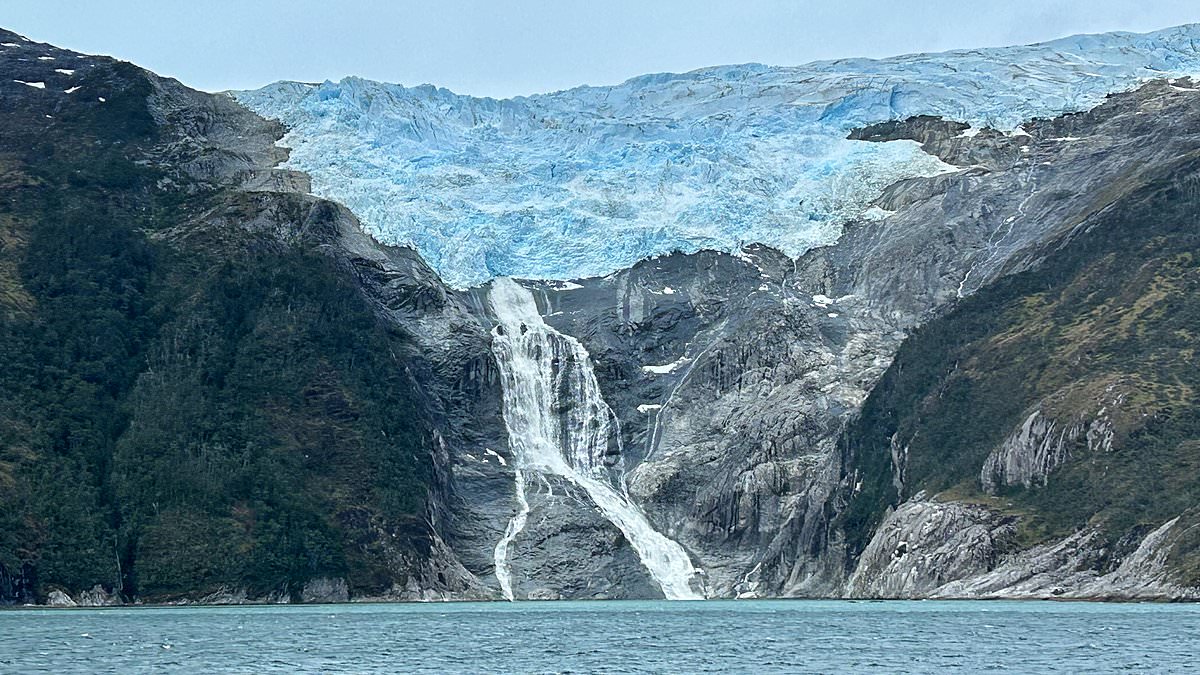 alert-–-chile-braces-for-antarctic-tsunami-with-coastal-evacuation-underway-after-huge-7.5-magnitude-earthquake