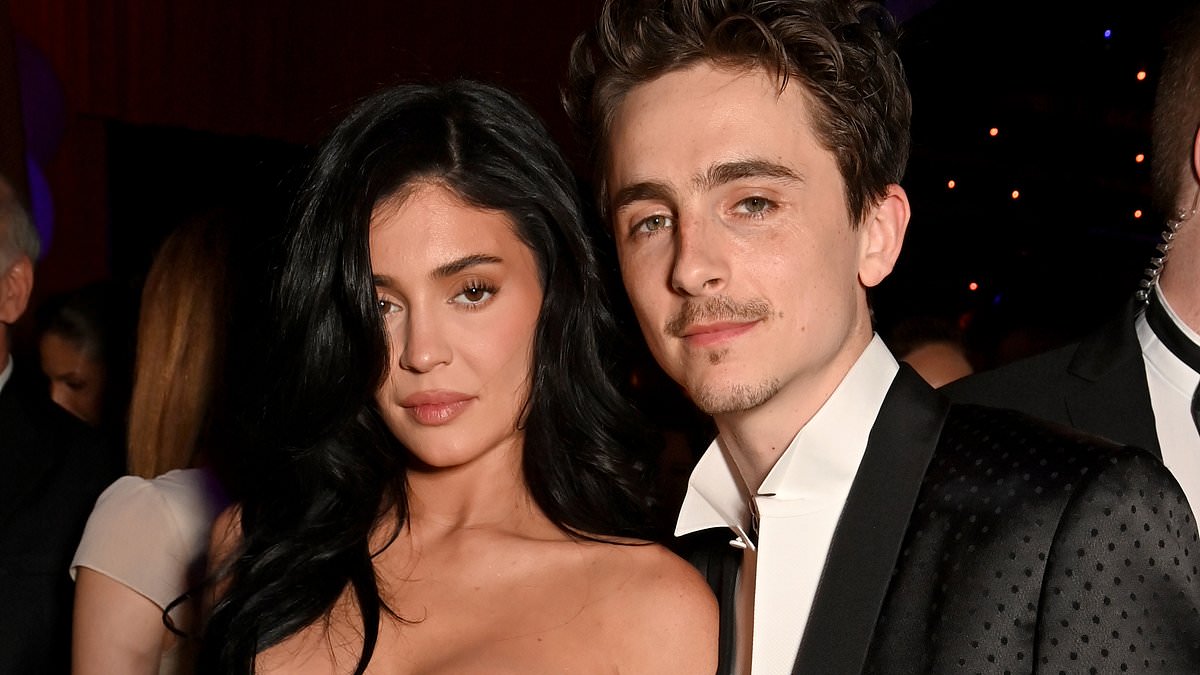 alert-–-kylie-jenner-and-timothee-chalamet-spark-fan-frenzy-with-‘all-night-pda-session’-at-miami-club