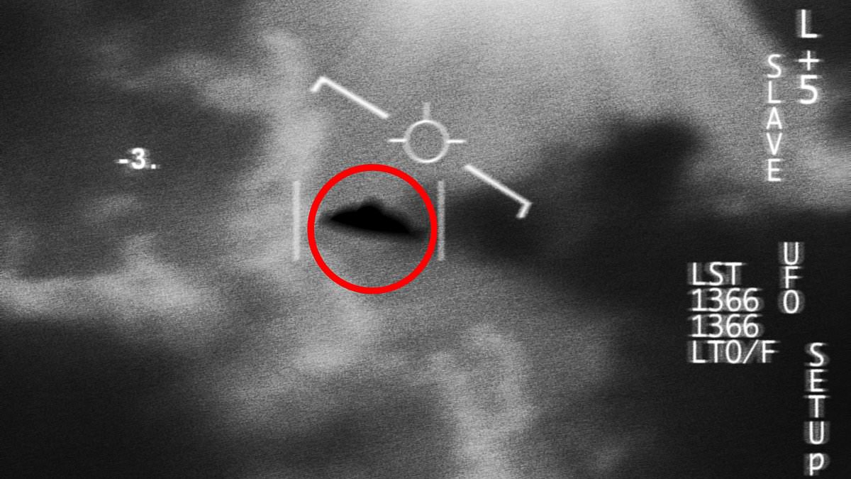 alert-–-top-nasa-official-breaks-30-year-silence-to-reveal-sensational-ufo-footage-of-giant-‘flying-saucer’-secretly-created-by-us-air-force