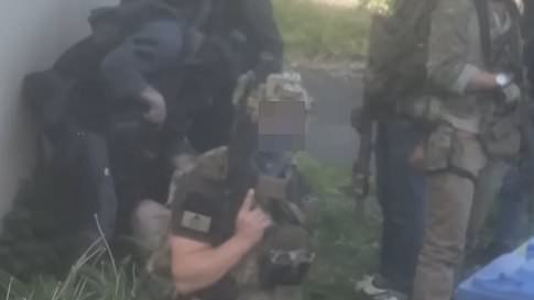 alert-–-how-‘sas-swooped-on-iran-backed-terror-cell’:-special-forces-troops-joined-police-on-uk-streets-to-arrest-suspects-‘who-were-hours-away-from-major-terror-attack-on-uk-synagogue’