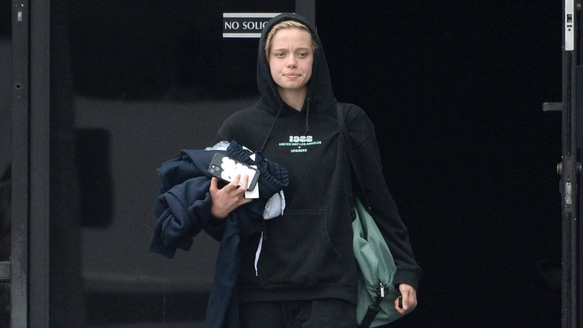alert-–-angelina-jolie’s-daughter-shiloh-drops-major-hint-she’s-following-her-mother’s-footsteps-with-statement-hoodie