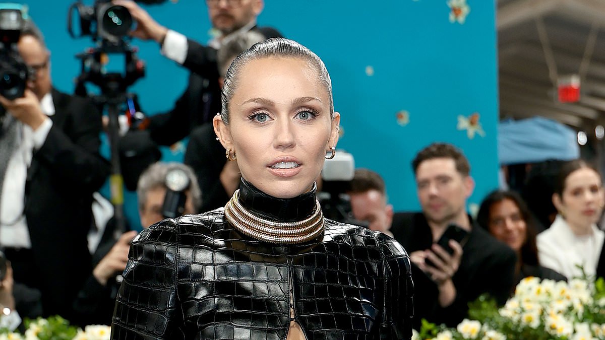 alert-–-body-language-expert-reveals-miley-cyrus-and-ex-patrick-schwarzenegger’s-‘tricky’-reunion-at-2025-met-gala