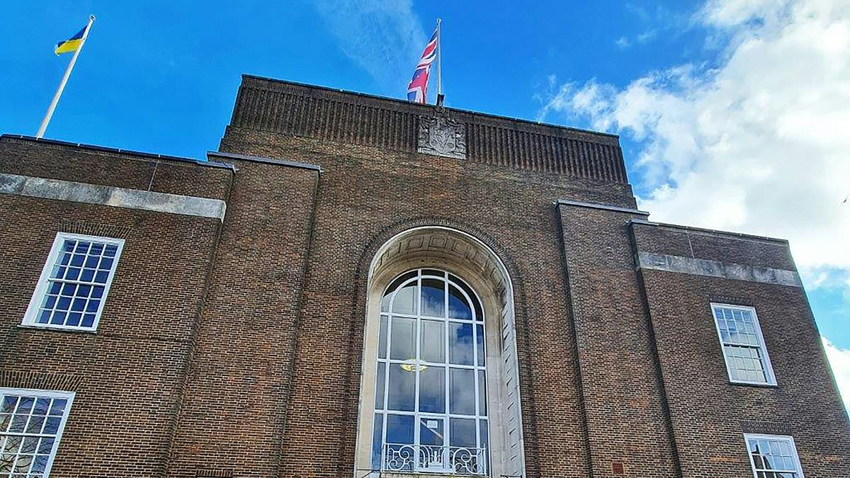 alert-–-reform-plan-to-ban-ukrainian-flag-from-town-halls-and-fly-only-the-union-jack