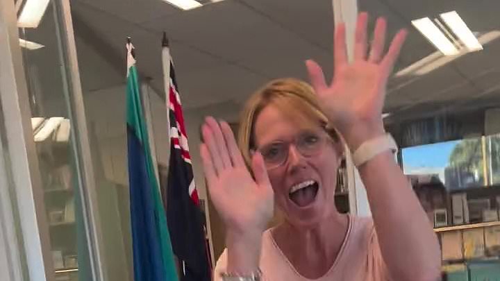 alert-–-adam-bandt-election-results-and-latest-on-melbourne,-kooyong,-bradfield:-jacqui-lambie’s-fate-revealed-as-faces-a-crushing-defeat:-our-political-editor-pvo-makes-huge-call-on-key-race-against-pauline-hanson’s-daughter