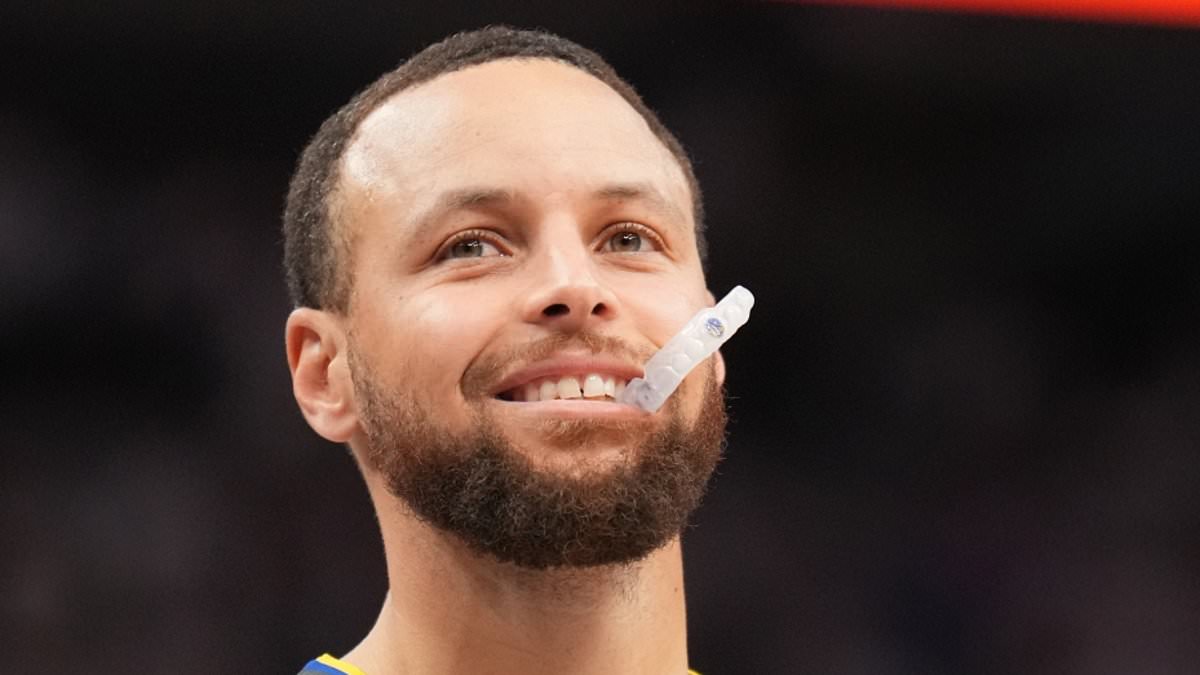 alert-–-huge-concern-for-steph-curry-as-he-is-forced-out-of-golden-state-warriors-nba-playoff-game