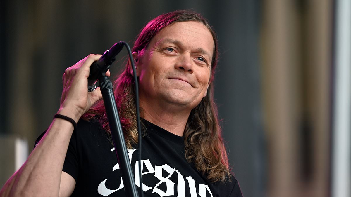 alert-–-3-doors-down-star-brad-arnold,-46,-reveals-stage-4-cancer-diagnosis-in-devastating-video